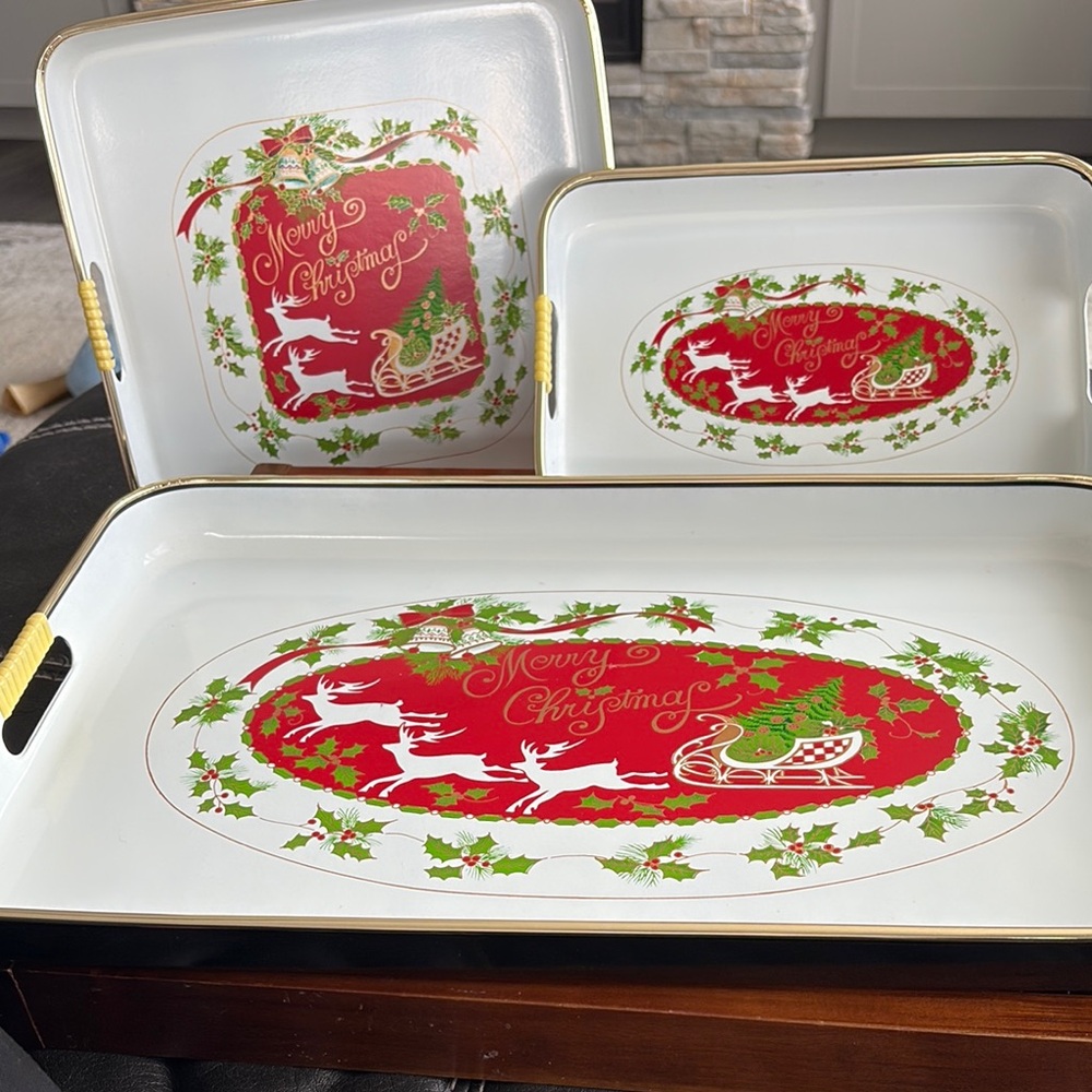 Vintage Lacquer Ware Christmas Tray Set. Japan. Alcohol and Stainproof